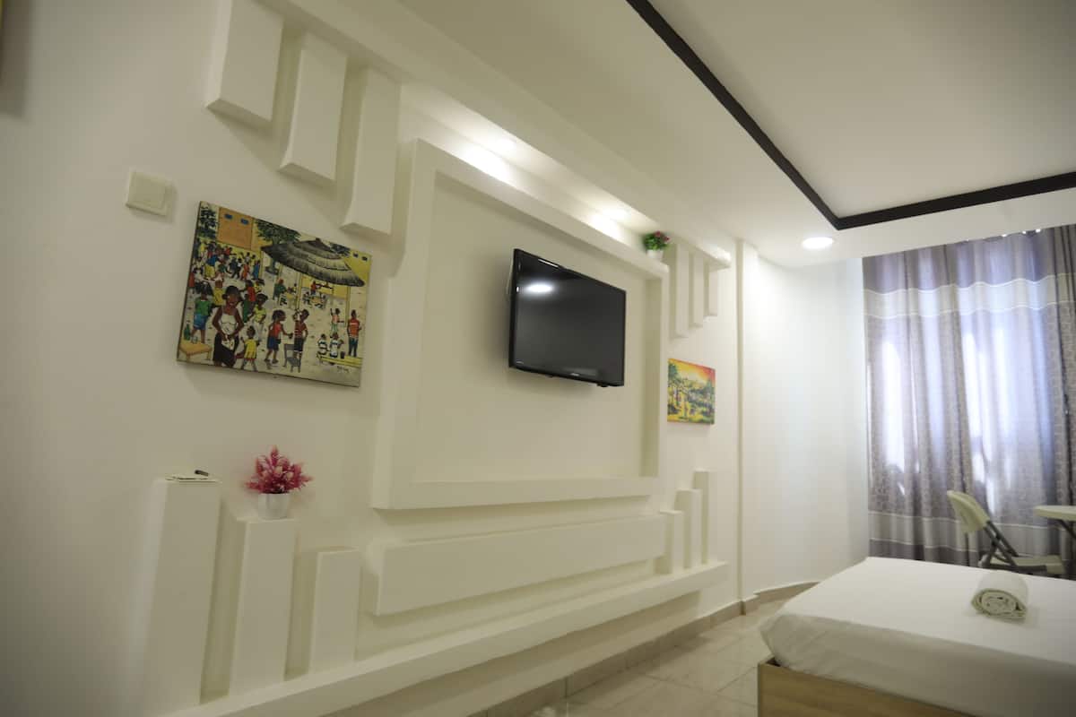 Camera Deluxe, balcone, vista città | Tende oscuranti, insonorizzazione, Wi-Fi gratuito