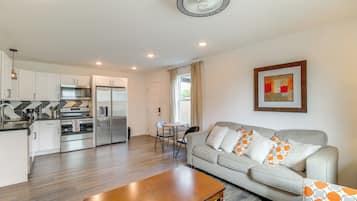 Apartment (2 Bedrooms) | Front of property