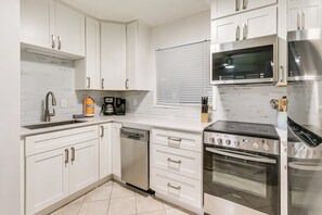 Apartment (2 Bedrooms) | Interior - 'wright by the Beach': Hilton Head Condo w/ Perks (Hilton Head Island)