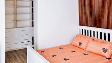 4 bedrooms, WiFi, bed sheets
