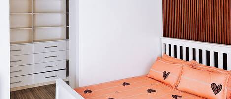 4 bedrooms, WiFi, bed sheets