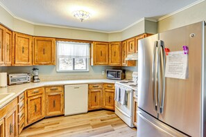 Interior - 2 Mtn-view Decks + Natural Spring: Durango Retreat (Durango)