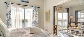 Short Walk to Bay & Ocean: Treasure Island Condo