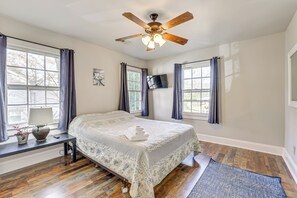 House (3 Bedrooms) | Interior - 4 Mi to Dtwn: Home w/ Fire Pit in Greenville (Greenville)