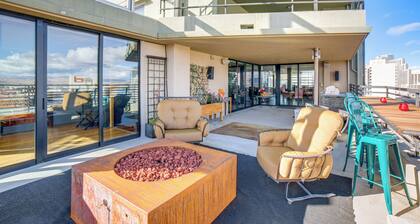 Luxe Dtwn Reno Penthouse ~ 3 Mi to Casinos!