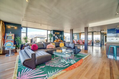 Luxe Dtwn Reno Penthouse ~ 3 Mi to Casinos!