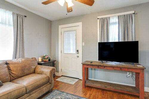 4 Mi to Baton Rouge: Charming Duplex Apartment