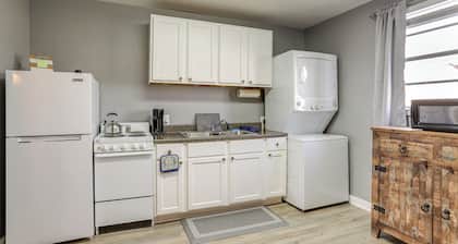 4 Mi to Baton Rouge: Charming Duplex Apartment