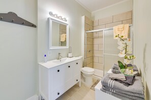 House (2 Bedrooms) | Interior - Walk to Riverfront Park: Updated Home in Columbus! (Columbus)