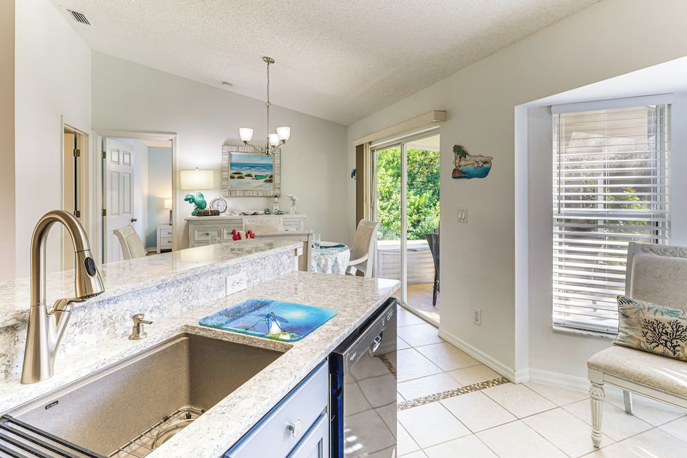 Private Yard & Screened Patio: Sunny Sebastian Gem - Indian River County, FL