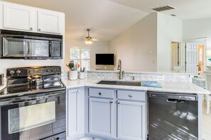 Interior - Private Yard & Screened Patio: Sunny Sebastian Gem (Sebastian)