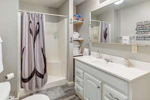 House (4 Bedrooms) | Interior - Kentucky Lake Retreat Near Marina & Launch! (Murray)