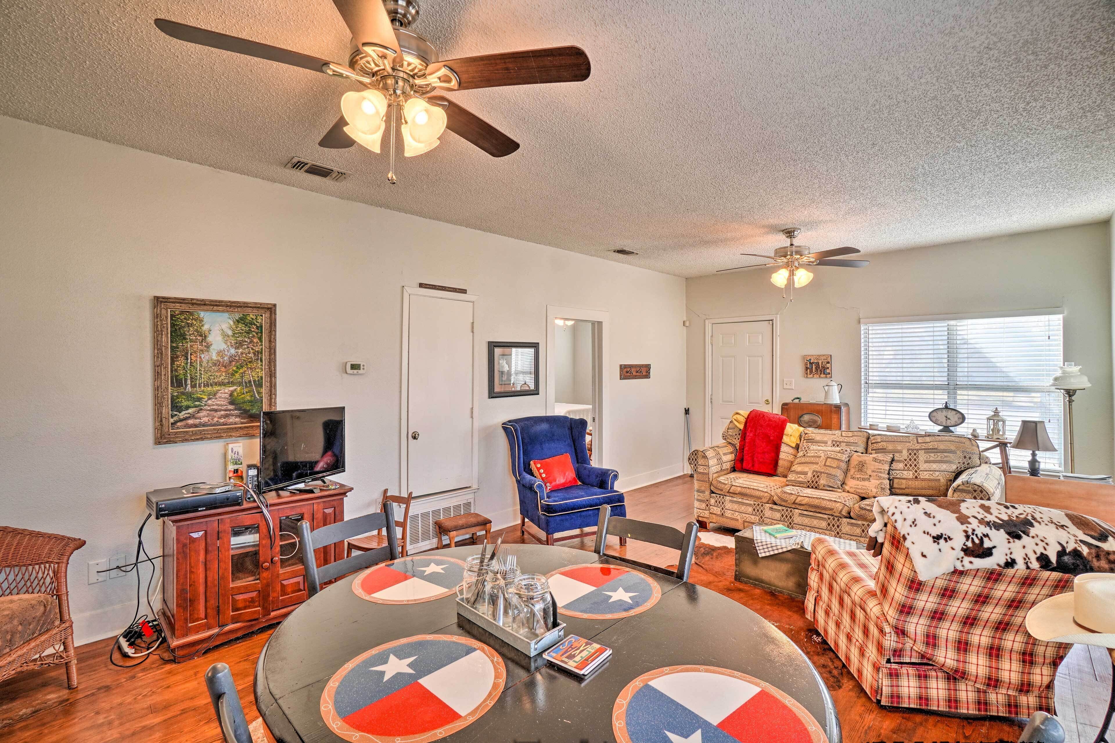 House (2 Bedrooms) | Interior