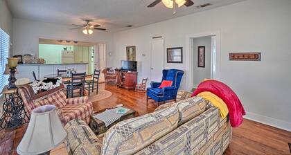 4 Miles to Lake Jacksboro: Cozy Texas Cottage