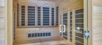 Walk to Mount Snow Resort: Unit w/ Pool & Hot Tubs