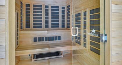 Walk to Mount Snow Resort: Unit w/ Pool & Hot Tubs