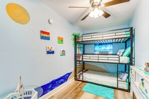 Interior - Waterfront Suwannee Sanctuary - Great for Anglers! (Old Town)