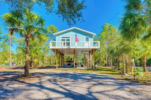 Interior - Waterfront Suwannee Sanctuary - Great for Anglers! (Old Town)