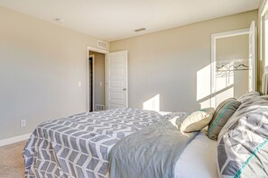 House (5 Bedrooms) | Interior