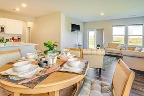 House (5 Bedrooms) | Interior