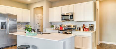 House (5 Bedrooms) | Interior