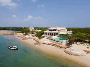 House | 5 bedrooms - Amani House 5 Bedrooms Sleeps 10 (Manda Island)