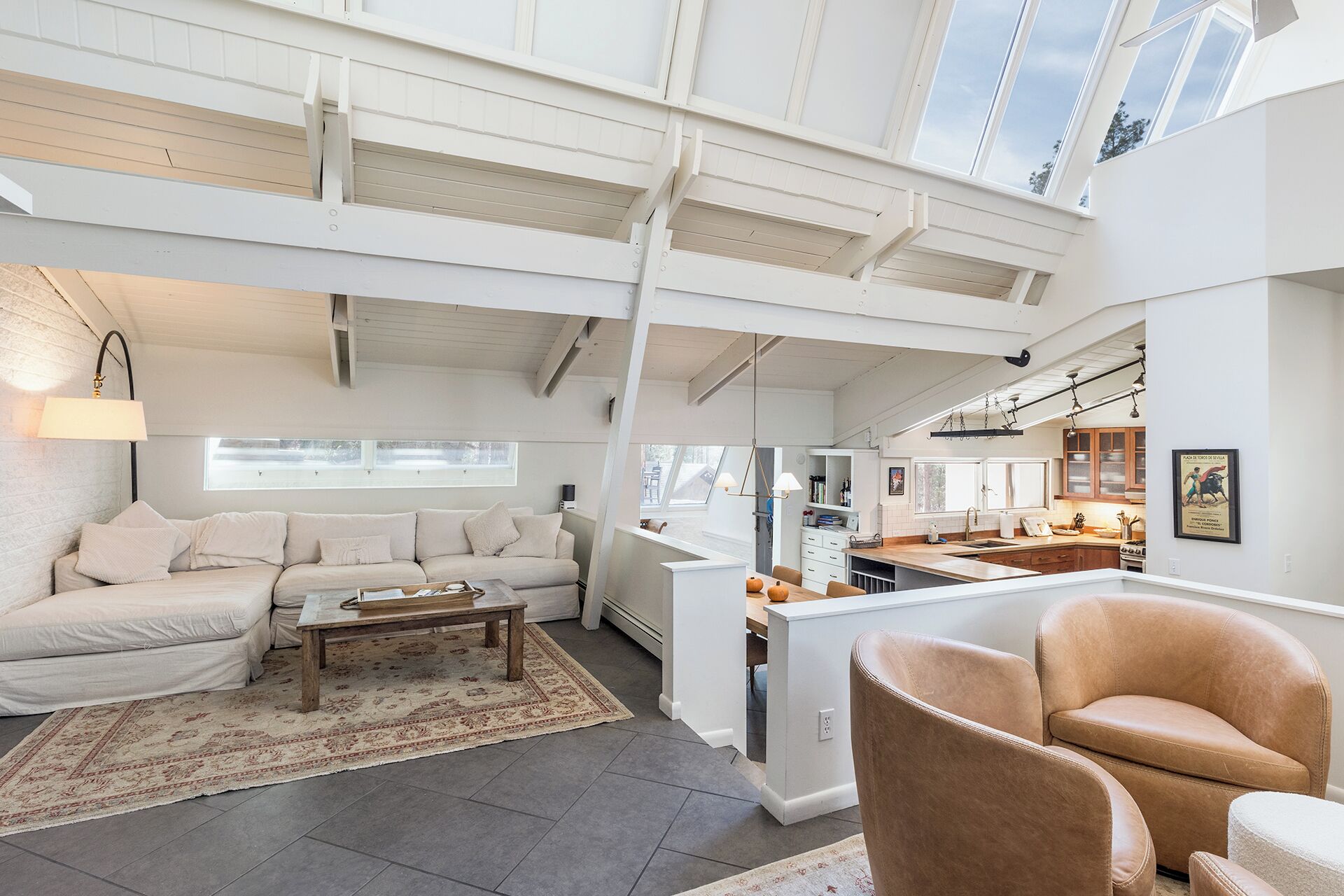 Smart TV, fireplace, table tennis, offices