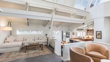 Smart TV, fireplace, table tennis, offices