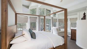 6 bedrooms, desk, iron/ironing board, free WiFi