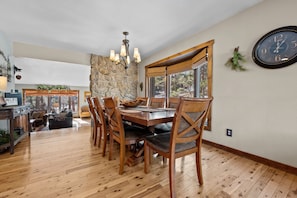Dining - Hot Tub Stargazing | Deck | 1 mile to Downtown (Estes Park)