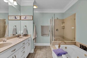 Dusche, Seife, Shampoo, Toilettenpapier