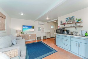 TV, offices - 2 Min Walk to Beach, Putting Green, MIL Suite (Port St. Joe)