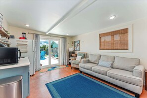 TV, offices - 2 Min Walk to Beach, Putting Green, MIL Suite (Port St. Joe)