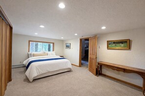 6 bedrooms, iron/ironing board, WiFi, bed sheets - Amazing Zephyr Cove Mansion, The best place for a family vacation!  (ZC1211) (Glenbrook)