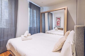 2 bedrooms, iron/ironing board, WiFi, bed sheets - "Stunning 2-BR Apartment in The Nook with Lift Access and Prime Central Location" (Gibraltar)