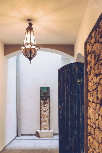"Stunning 2-BR Apartment in The Nook with Lift Access and Prime Central Location"