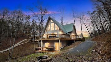 House, 5 Bedrooms | Exterior