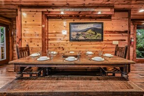 Cabin, 4 Bedrooms | Dining