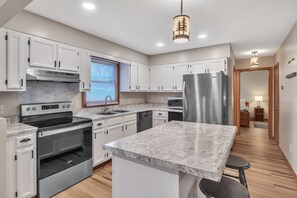 Maison, 5 chambres | Cuisine privée | Réfrigérateur, four, cafetière/bouilloire, grille-pain