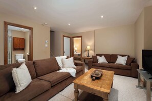 TV, fireplace, DVD player, offices