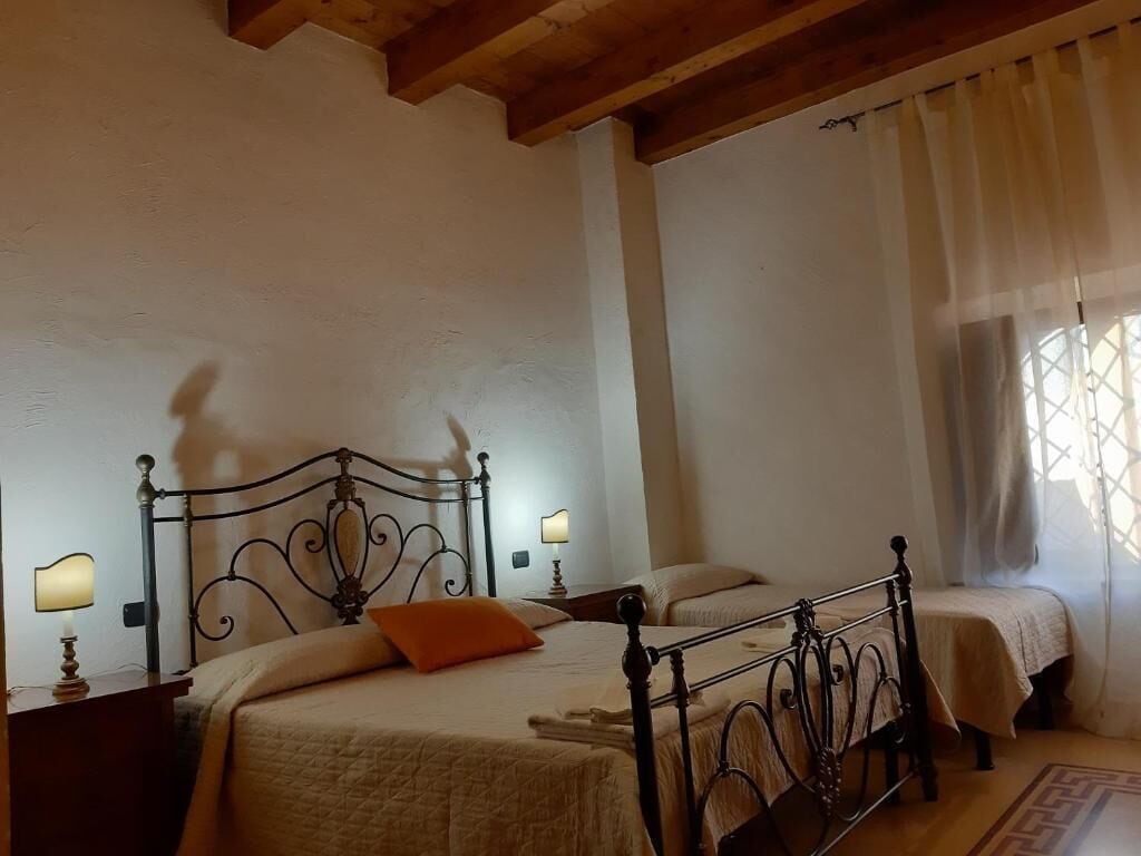 Caja de seguridad en la habitación 