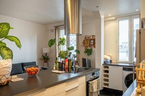 Refrigerador, horno, parrilla de estufa y lavavajillas