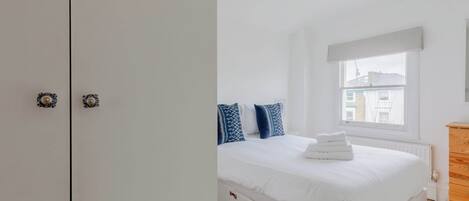 2 bedrooms, iron/ironing board, WiFi, bed sheets