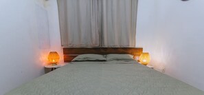 2 habitaciones, tabla de planchar con plancha, wifi y ropa de cama 