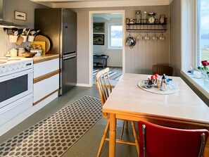 House | Interior - 4 Person Holiday Home in Alsvag (Oksnes)