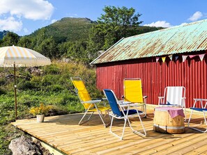 House | Terrace/patio - 4 Person Holiday Home in Alsvag (Oksnes)