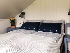 House | Interior - 4 Person Holiday Home in Alsvag (Oksnes)