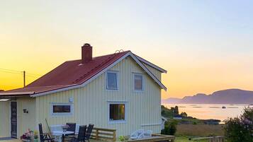 تناول الطعام بالخارج