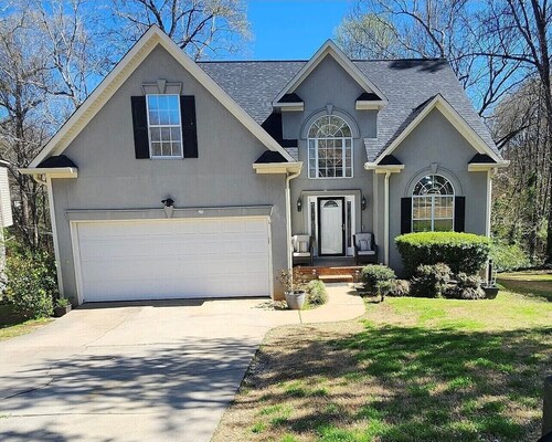 Beautiful 4-Bed, 4-Bath Home, just 6 miles from Augusta National Golf Club,