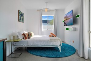 3 bedrooms, desk, iron/ironing board, WiFi - Retro Pool Home Downtown Palm Springs Sleeps 6 (Palm Springs)